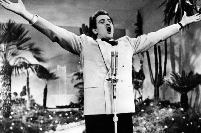 Volare: la storia di “Nel blu dipinto di blu”, il capolavoro di Domenico Modugno