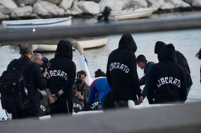 Chi è LIBERATO: storia, identità e canzoni del misterioso cantante napoletano