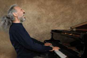 Intervista a Stefano Bollani: “Il mio miglior concerto fu in una favela”
