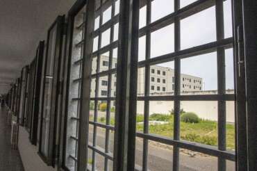 Rapporto di Antigone sulle nostre prigioni: suicidi, violenze e torture in meno di 3 metri quadri a testa