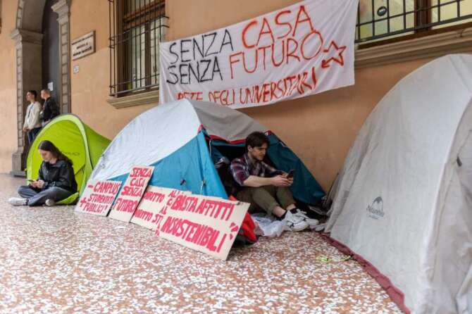 Caro affitti, i pasticci della destra che odia il diritto allo studio