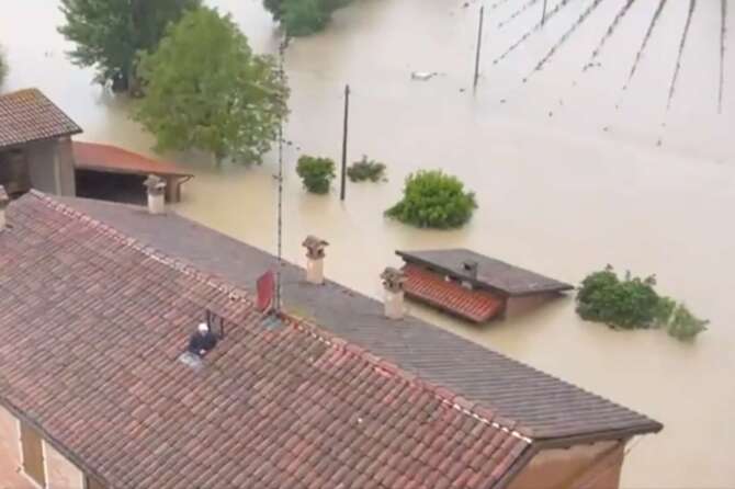 Cosa ha scatenato l’alluvione in Emilia Romagna, l’esperto: “Colpa anche della siccità”