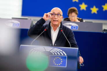 Cozzolino e il caso Qatargate, così il mandato di arresto europeo lega le mani ai giudici italiani