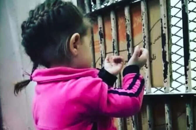 Lo scandalo carceri in Iraq, 400 donne “jihaidiste” in sciopero della fame: stipate in celle in 40 con i loro figli