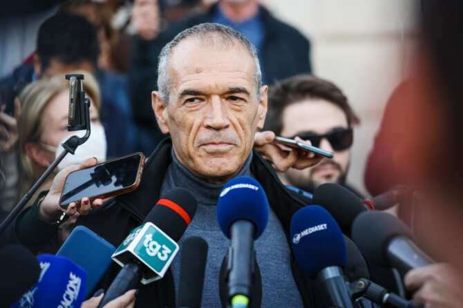 Cottarelli lascia il PD, la fuga dei ‘riformisti’ dal partito di Schlein: “Ma non sbaglia a spostarlo a sinistra”