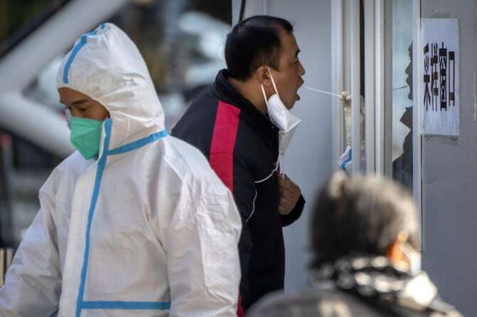 Covid, i timori degli scienziati Usa: “Rischio di una nuova pandemia entro il 2025, ma non sarà Omicron”