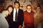 Gianni Minà e la foto con Muhammad Ali, Leone, De Niro e Marquez da ‘Checco er Carettiere’: “Combriccola che non so spiegarmi”