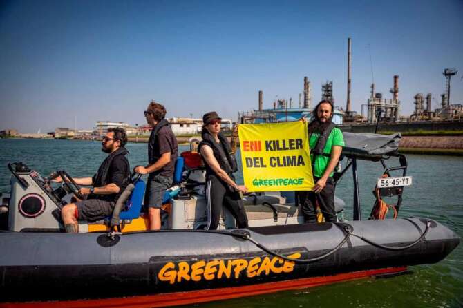 Processo all’inquinamento e all’Eni, gli ambientalisti fanno causa a ‘Big Oil’: primo caso di contenzioso climatico in Italia