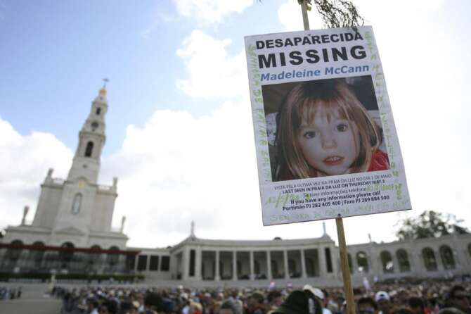 Maddie McCann, nuova svolta dopo le ricerche nell’Algarve: “Trovata prova rilevante”
