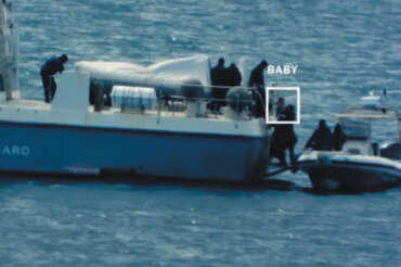 Migranti scaricati in mare in Grecia, così la civiltà europea naufraga con i profughi