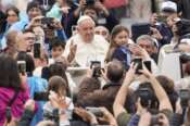Papa Francesco ricorda i migranti e a San Pietro risuona ‘Bella ciao’