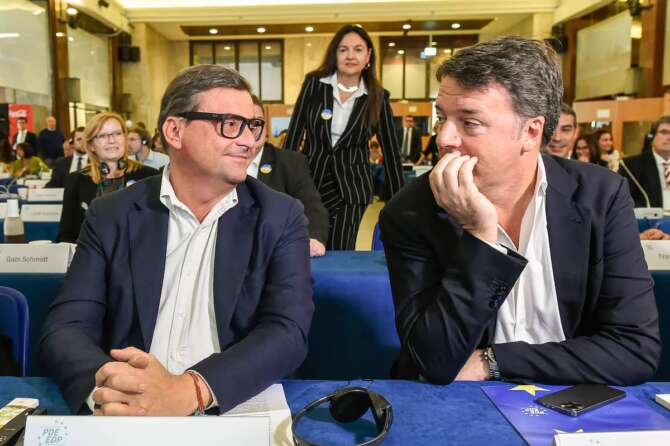 Renzi e Calenda pronti alla guerra: esclusa l’alleanza alle Europee, Italia Viva verso il gruppo autonomo al Senato (con Azione nel Misto)