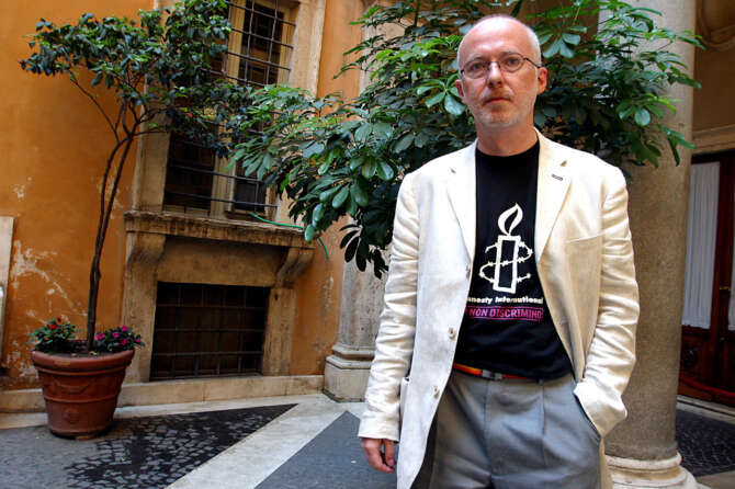 ©GIULIO NAPOLITANO/LAPRESSE
28-05-2003 ROMA
INTERNI
CONFERENZA STAMPA AMNESTY INTERNATIONAL DI PRESENTAZIONE DEL RAPPORTO ANNUALE 2003 POST-CONFLITTO: IL SECONDO TEMPO DELLA GUERRA
NELLA FOTO RICCARDO NOURY (DIRETTORE DELL’UFFICIO COMUNICAZIONE DELLA SEZIONE ITALIANA DI AMNESTY INTERNATIONAL)