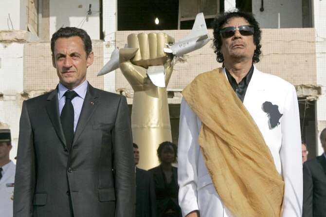 Cosa c’è dietro la condanna dell’ex presidente Sarkozy: il ruolo della nemesi Gheddafi e quella guerra sporca in Libia