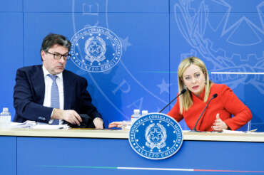 Foto Roberto Monaldo / LaPresse
22-11-2022 Roma 
Politica
Conferenza stampa del presidente del Consiglio Giorgia Meloni per illustrare la legge di Bilancio
Nella foto Giancarlo Giorgetti, Giorgia Meloni

22-11-2022 Rome (Italy)
Politics
Press conference by Prime Minister Giorgia Meloni on the Budget law
In the pic Giancarlo Giorgetti, Giorgia Meloni