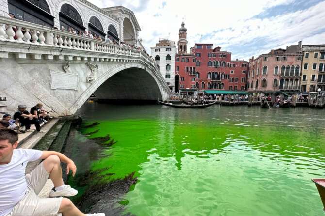 Acqua verde a Venezia, era una sostanza usata dagli idraulici: gogna agli ambientalisti rinviata