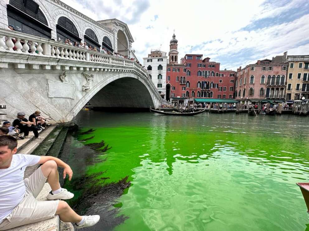 Acqua verde a Venezia, era una sostanza usata dagli idraulici: gogna agli ambientalisti rinviata