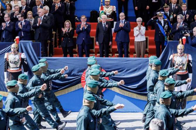 Saluto romano e omaggio alla Decima-Mas, La Russa chiarisca