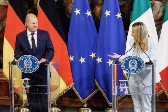 Ceffoni di Scholz a Meloni: i profughi vengono in Germania