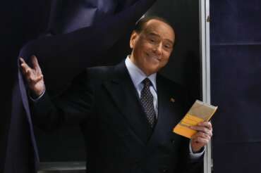 La morte di Silvio Berlusconi lascia orfani a destra e sinistra: tutti uniti da un senso di disorientamento