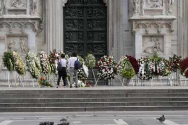 Funerali di Stato di Silvio Berlusconi, attesi in 10mila in piazza Duomo: la polemica sul lutto nazionale