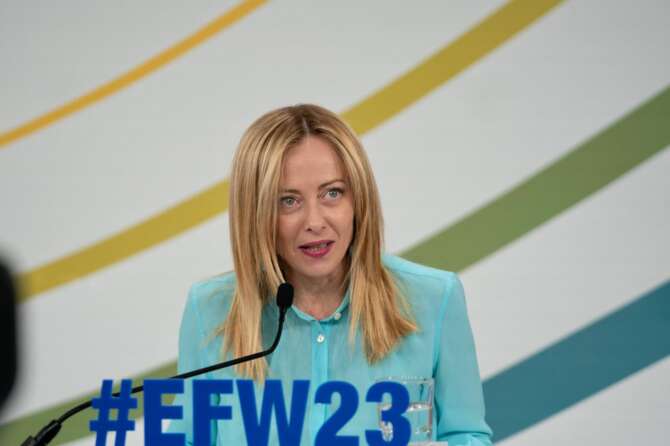 Il lavoro secondo la Meloni: meno tutele, più precarietà