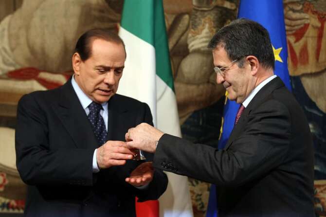 Prodi piange Berlusconi: “Noi rivali, mai nemici. Ha cambiato la vita dell’Italia”