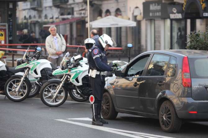 Il ‘nuovo’ Codice della Strada salviniano: dall’alcolock all’ergastolo della patente, è “tolleranza zero”