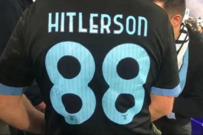 “Omaggia Hitler, proibito il numero 88”: la misura del governo contro l’antisemitismo nel calcio