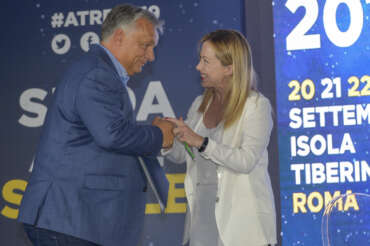 Meloni trasforma l’Italia nell’Ungheria di Orban: mette la museruola ai poteri di controllo