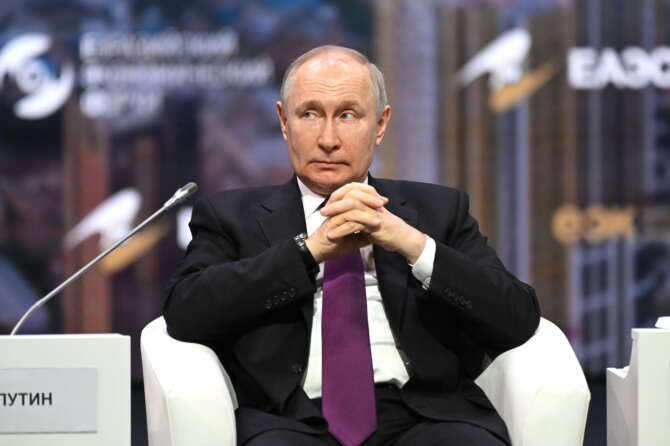 Implosione della Russia e rischio Armageddon: cosa può succedere se cade Putin