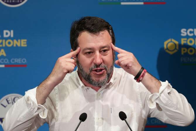 Permessi a tempo per chi lavora, la Lega si rimangia la sanatoria