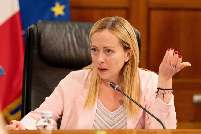 Pnrr, Meloni mette il bavaglio alla Corte dei Conti