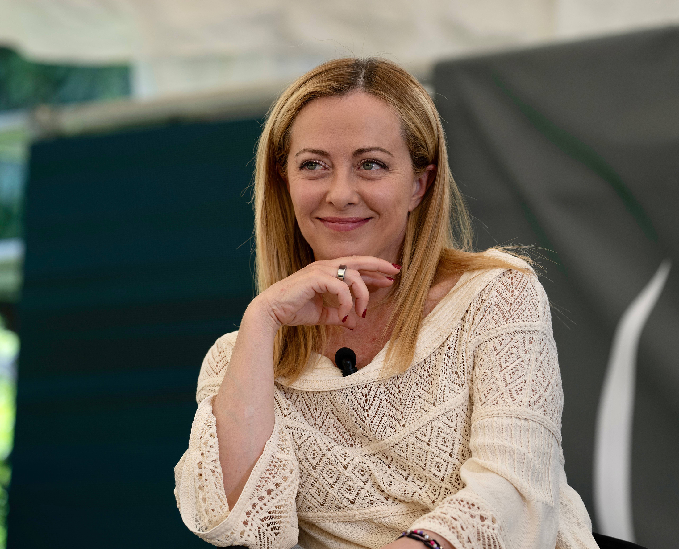 Meloni scambia lo Stato di diritto per una brochure progressista…