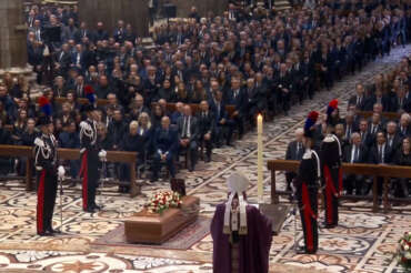 I funerali di Stato aziendali di Silvio Berlusconi: non sembra esser mai esistita un’opposizione al “Caimano”