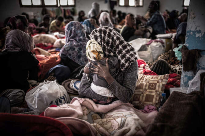 Come si muore nei lager libici, il video delle torture finanziate dall’Italia: Meloni, è questo il Piano Mattei?