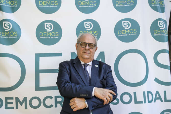 Intervista a Mario Giro: “Il Pd ha la fortuna di avere Papa Francesco, perché non la sfrutta?”