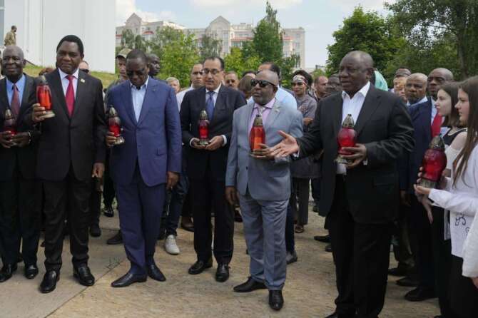 Missione africana a Kiev, sei leader accolti dai missili russi: “Portiamo un messaggio di pace”
