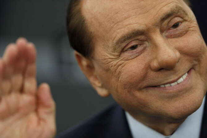 Morto Silvio Berlusconi, i funerali di Stato in Duomo: la salma portata ad Arcore e il lutto nazionale