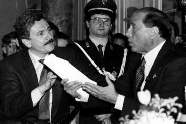 “Probabilmente aveva ragione a ritenersi perseguitato dai giudici”, l’addio di D’Alema a Berlusconi