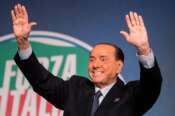 Le opposizioni riabilitano Berlusconi: “Amore per l’Ue e grande umanità”