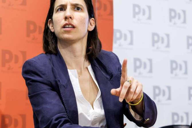 Shlein ricompatta il Pd sulla Libia: “L’Italia non finanzi più la guardia costiera libica”