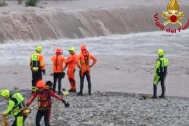 Scomparso nel fiume, ritrovato il corpo del 18enne: “Voleva girare un video mentre era trascinato dalla corrente”