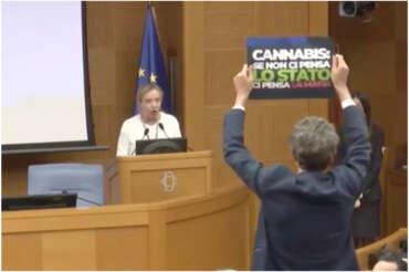 Sulle droghe leggere il fallimento è tutto della Meloni
