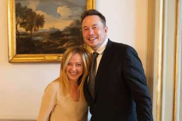 Gestazione per altri, l’ipocrisia del reato “universale” voluto da Meloni: farebbe arrestare Elon Musk (se fosse italiano)