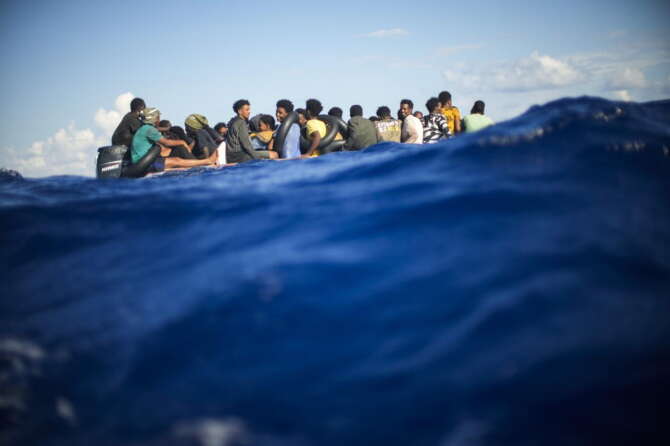 La stampa tace la tragedia, farabutti: complici dei poteri violenti