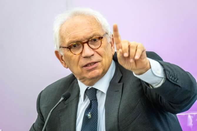 Maturità, la traccia ‘contro’ Bianchi fa infuriare l’ex ministro: “Sconcezza e scorrettezza infinita”