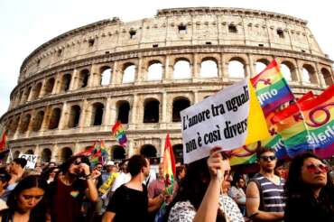 Regione Lazio contro il Pride, revocato il patrocinio insorgono gli organizzatori