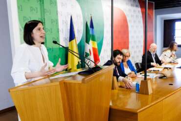 Direzione Pd, Schlein lancia “l’estate militante” e tira dritto: “Da soli non si vince, chi non condivide la linea lo ammetta”