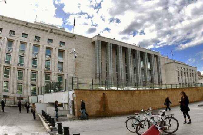 Assolto ma “dimenticato” per due anni ai domiciliari perché l’avvocato era morto: farà causa allo Stato